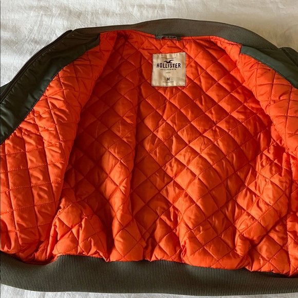 Hollister Bomber Jacket in Army Green w Orange Lining EUC sz M - Picture 7 of 8